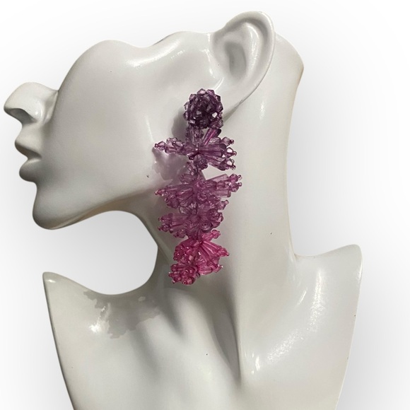 144 Oscar de la Renta
Degrade Cascading Bead Earrings - Picture 5 of 8